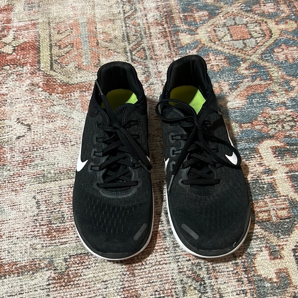 black nike running shoes